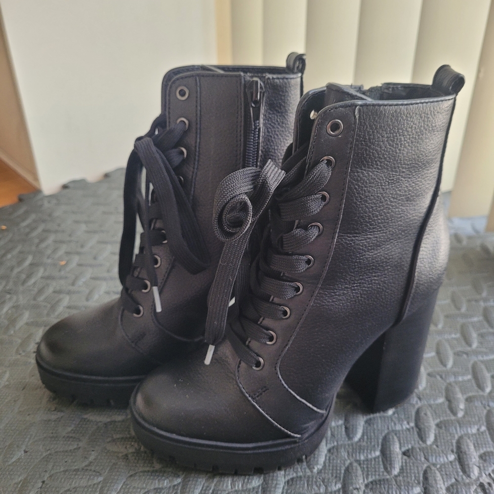 Steve Madden Laurie Platform laceup bootied